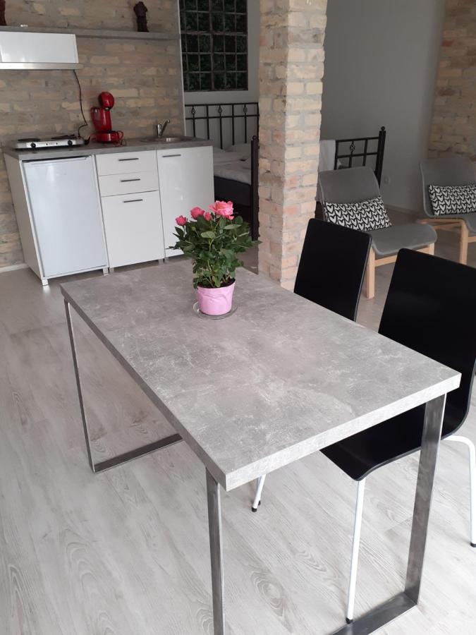 Flora Novi Sad Apartment ภายนอก รูปภาพ