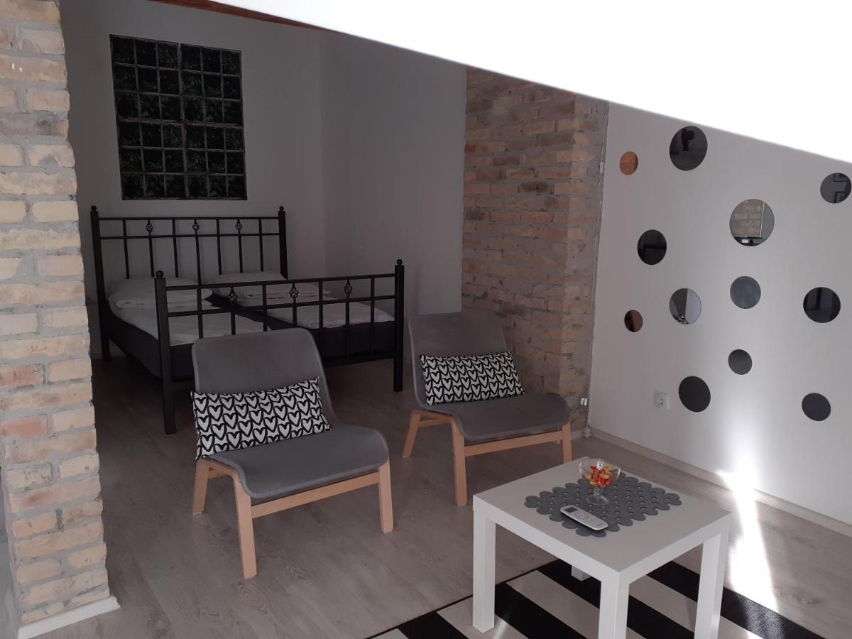 Flora Novi Sad Apartment ภายนอก รูปภาพ